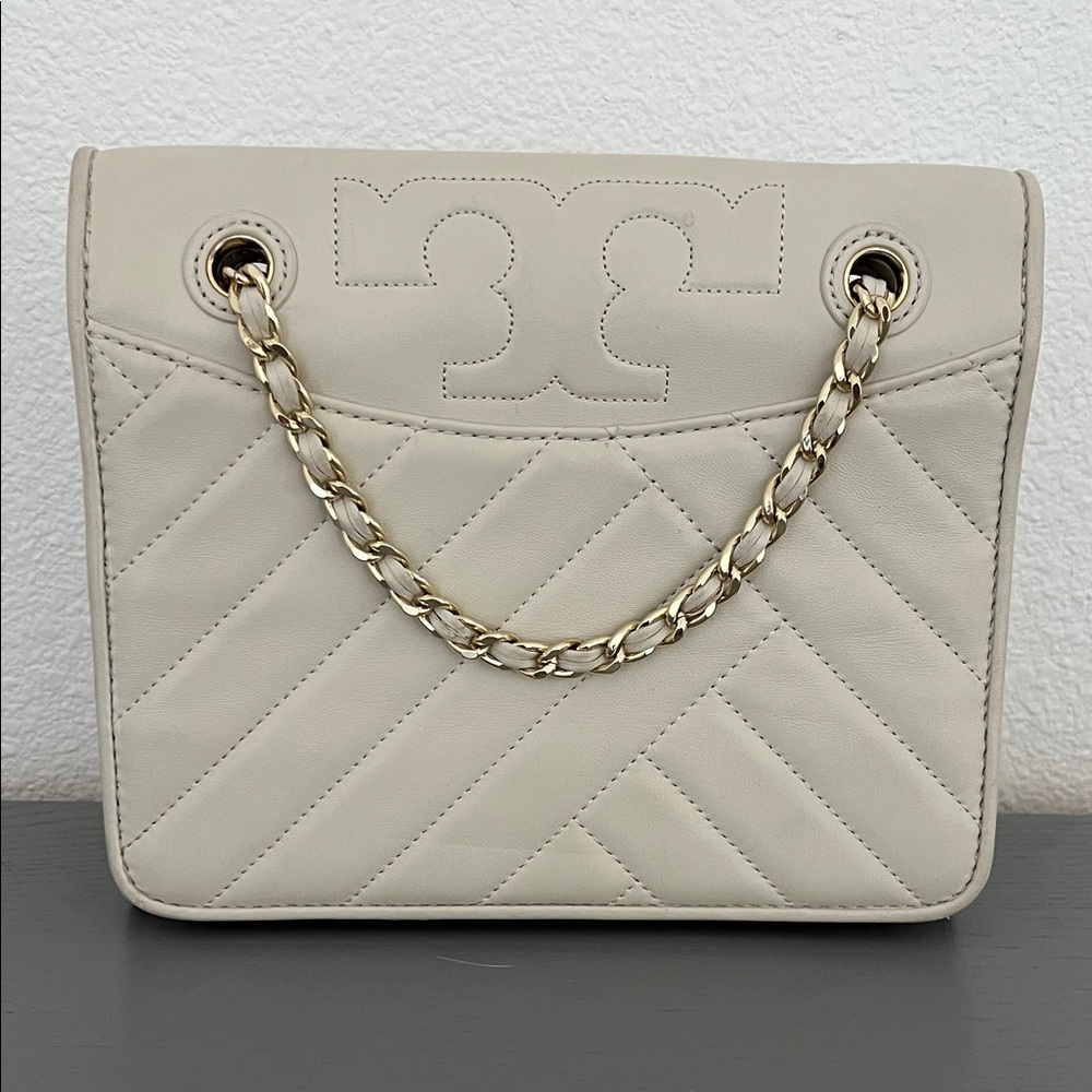 Elegant Cream Chain Shoulder Bag